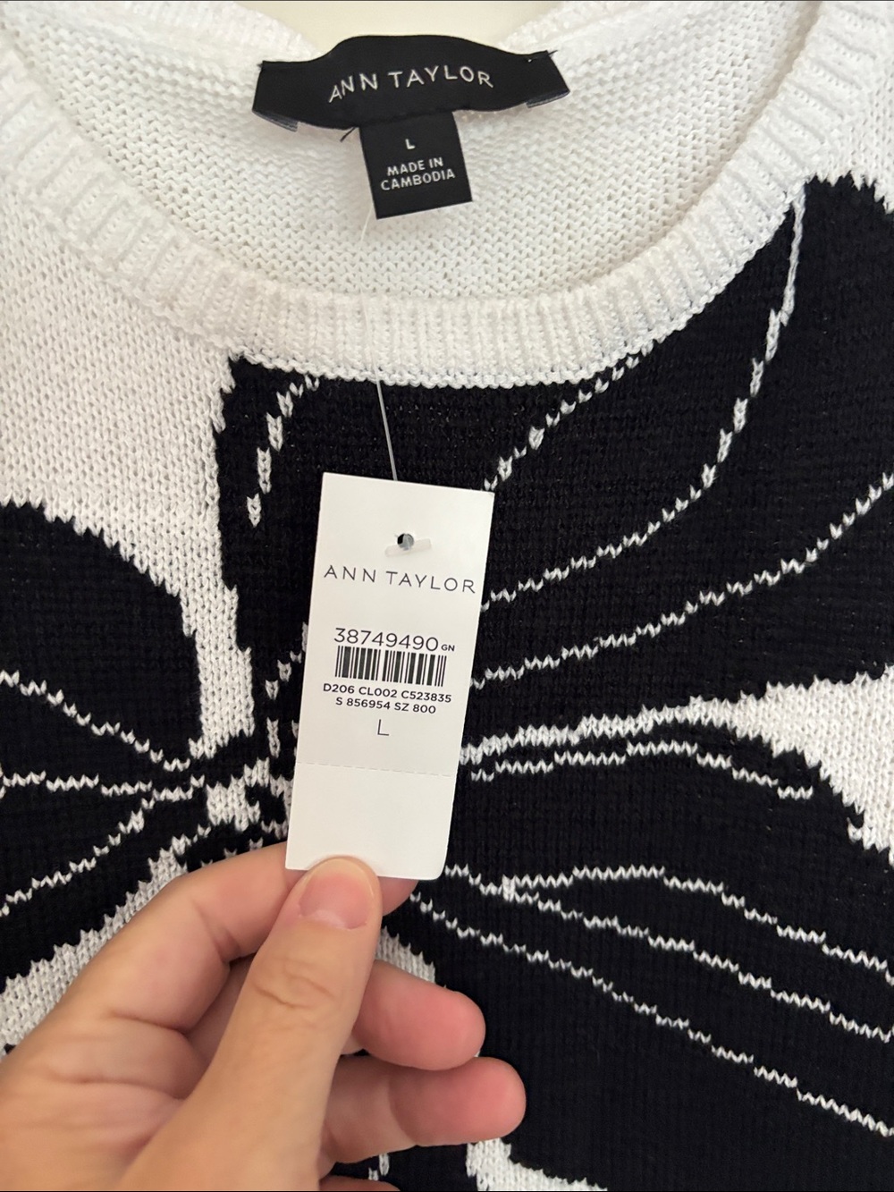 Ann Taylor White Tank Top with Black Floral Knit Pattern - Picture 4 of 5